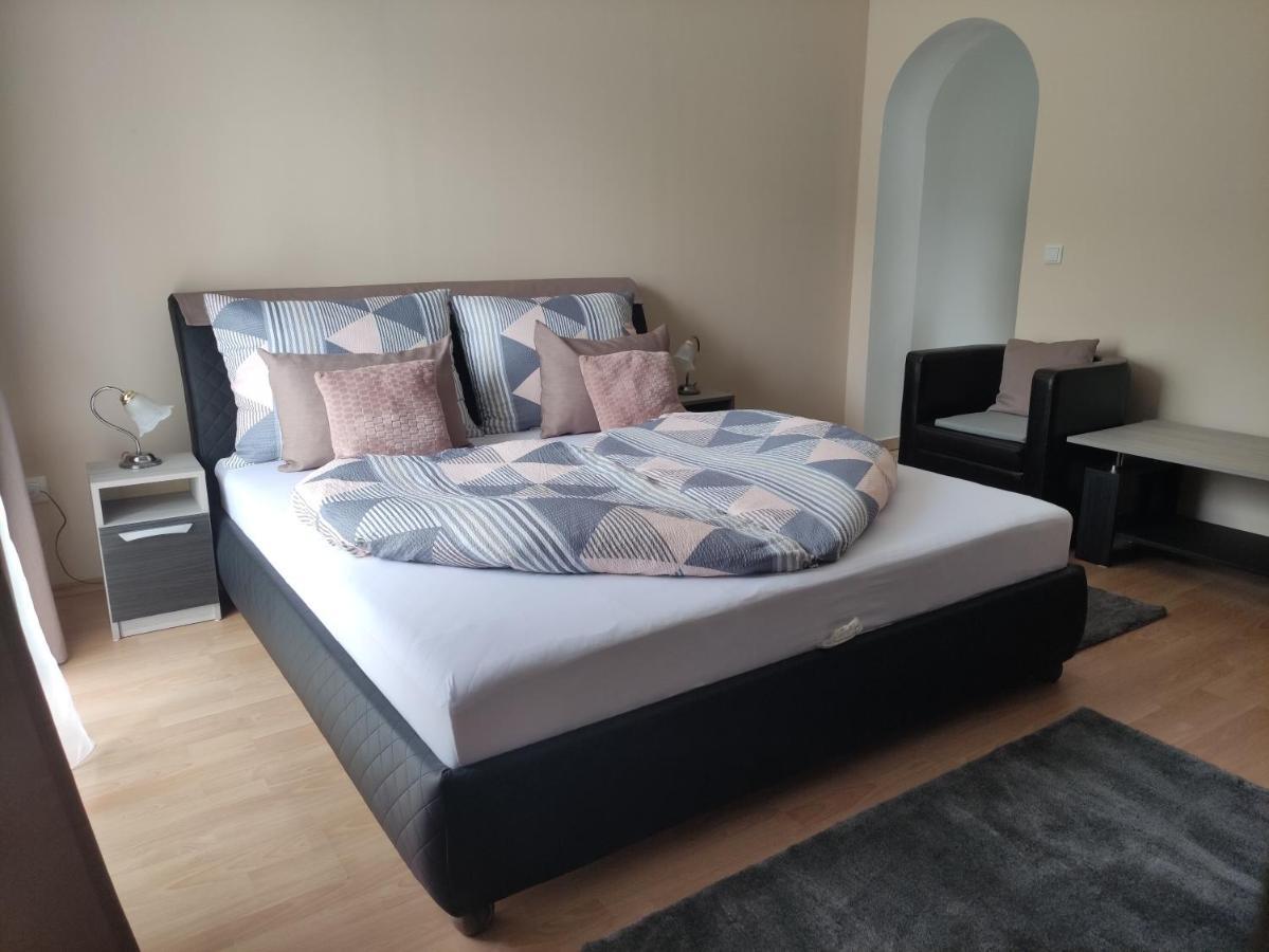 Zsanett Appartement เฮวิซ ภายนอก รูปภาพ