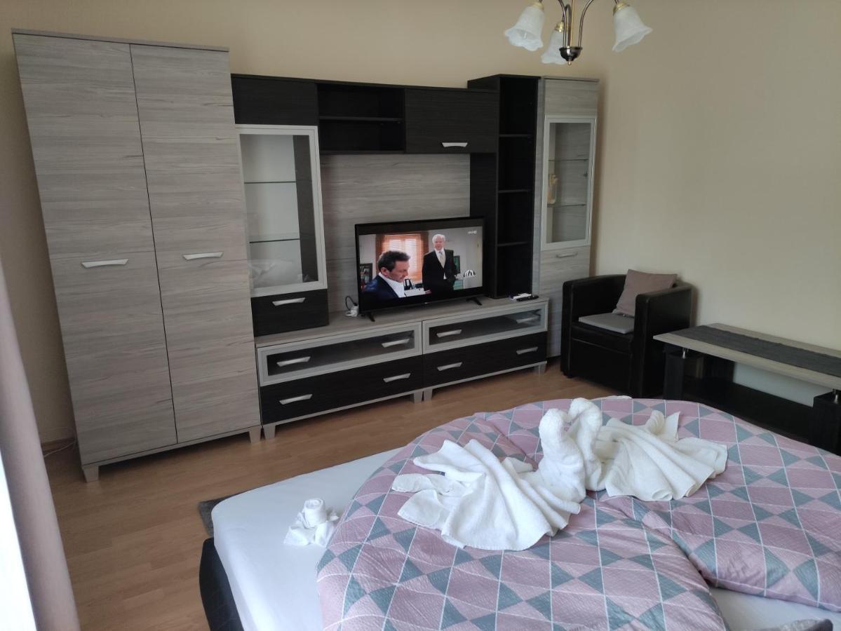 Zsanett Appartement เฮวิซ ภายนอก รูปภาพ