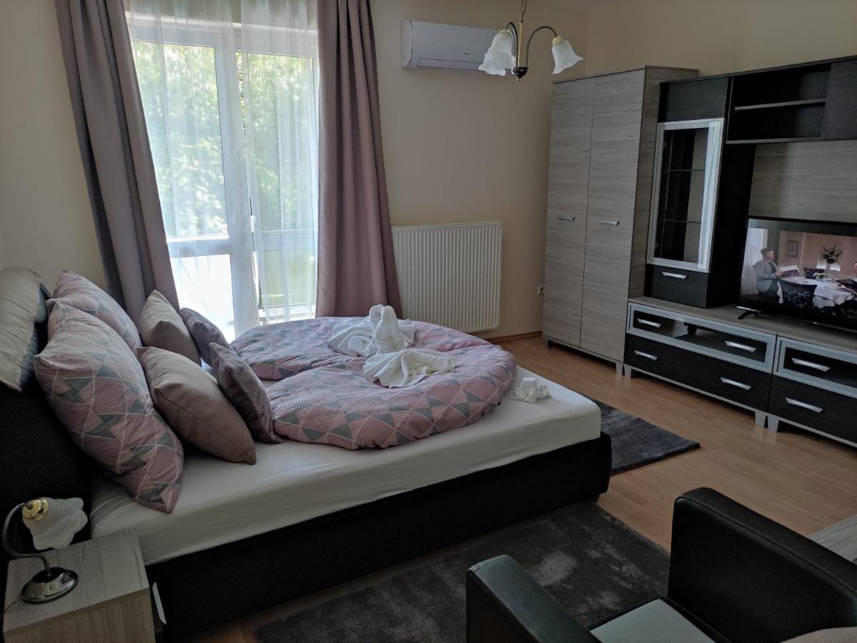 Zsanett Appartement เฮวิซ ภายนอก รูปภาพ