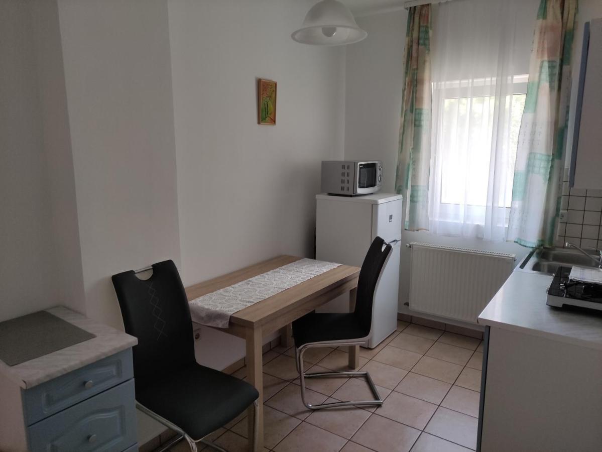 Zsanett Appartement เฮวิซ ภายนอก รูปภาพ
