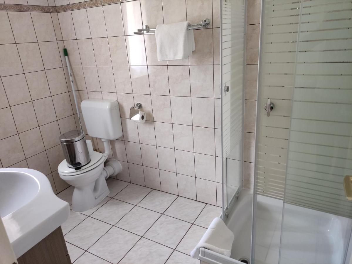 Zsanett Appartement เฮวิซ ภายนอก รูปภาพ