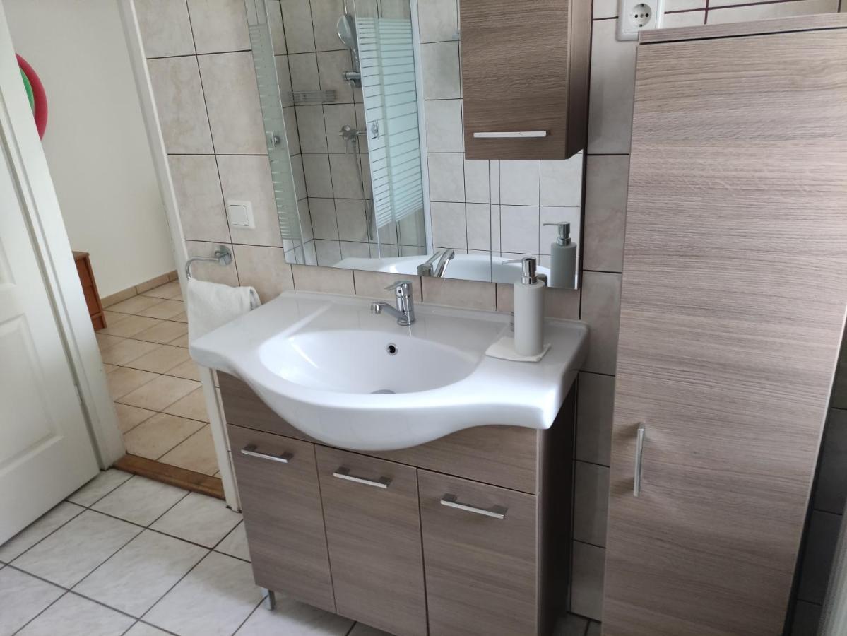 Zsanett Appartement เฮวิซ ภายนอก รูปภาพ