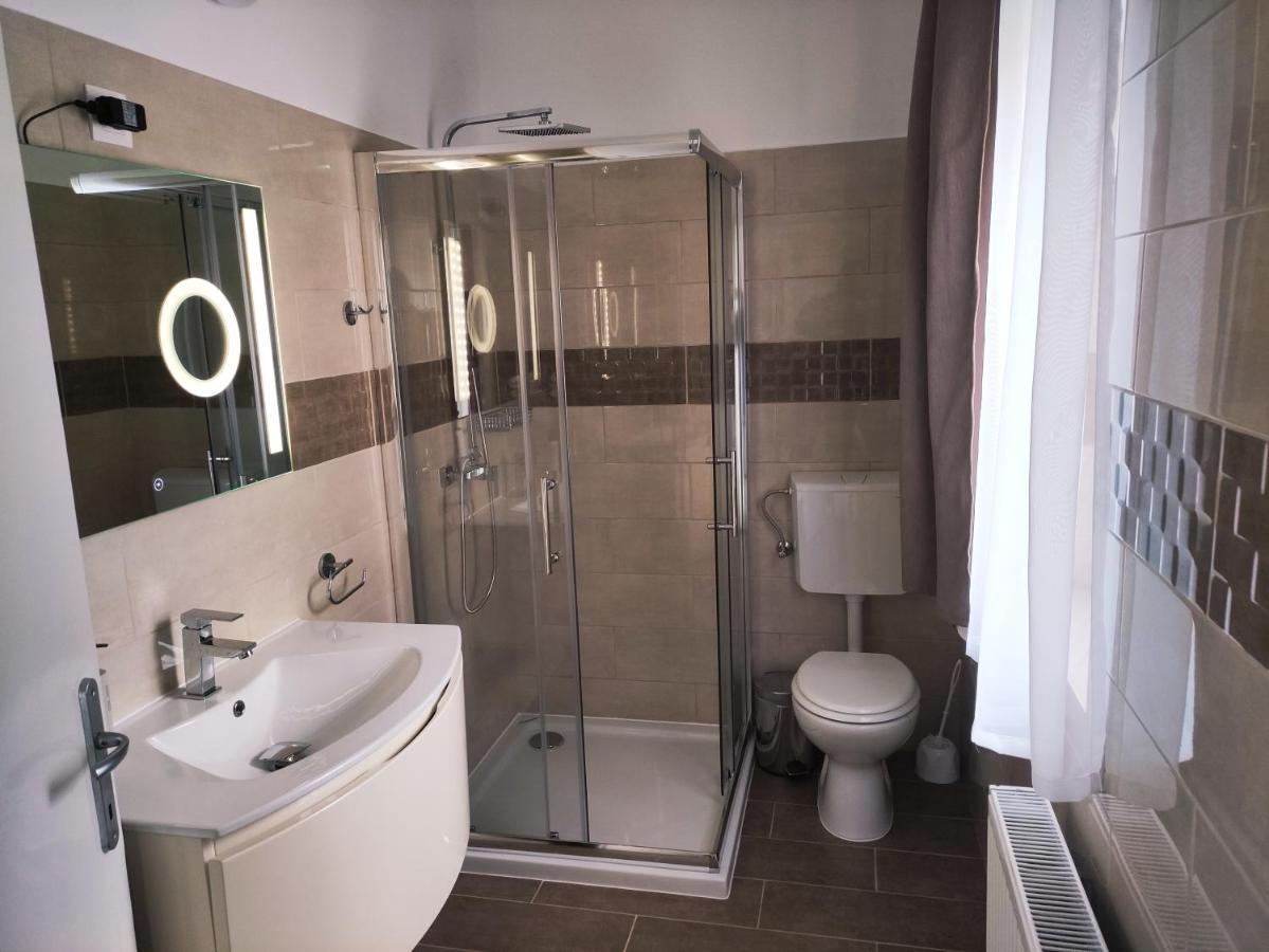 Zsanett Appartement เฮวิซ ภายนอก รูปภาพ